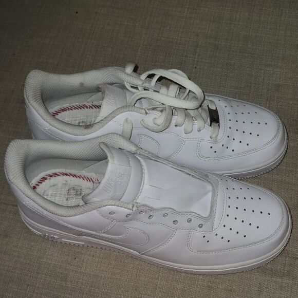 Nike Air Force 1  Low Top Shoe Triple White US Size 7.5 main image 5